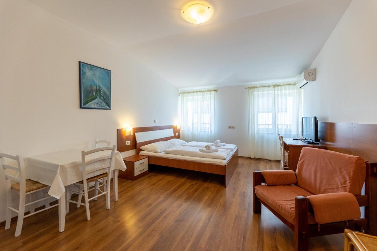 Apartments Liburnija أوباتيا المظهر الخارجي الصورة